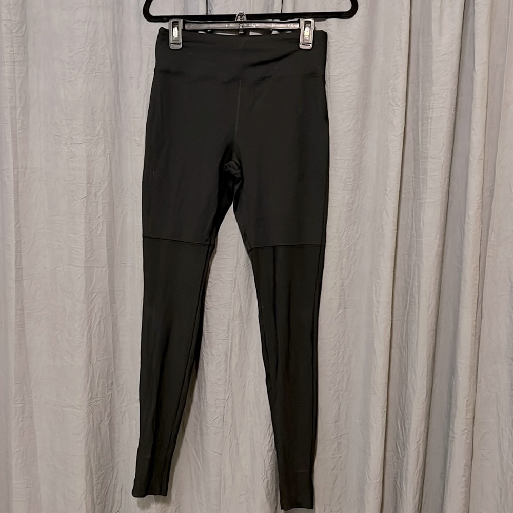 EUC Forever 21 Active leggings with mesh legs M